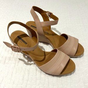 COLLECTION by Clarks Lafley Aletha Dusty Pink Leather Wedge Sandals - Size 8